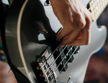 live music electric guitar